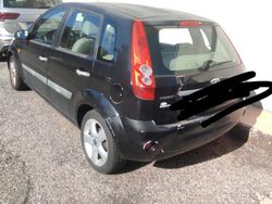 Usata 2006 Ford Fiesta Tre volumi | 800 € (Super prezzo)