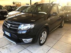Nero Usata 2015 Dacia Sandero Stepway Tre volumi | 6900 € (Buon prezzo)