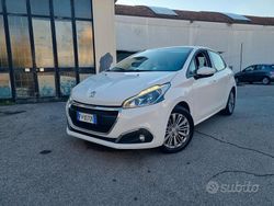 Bianco Usata 2017 Peugeot 208 Allure Due volumi | 6400 € (Buon prezzo)