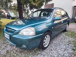 Verde Usata 2004 Kia Rio Station wagon | 1000 €