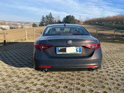 Grigio Usata 2017 Alfa Romeo Giulia Super Tre volumi | 21.000 € (Buon prezzo)