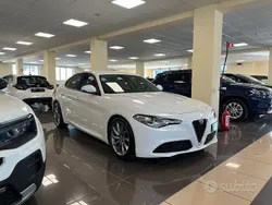 Bianco Usata 2017 Alfa Romeo Giulia Super Tre volumi | 23.900 € (Molto cara)