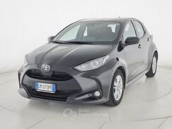 Nero Usata 2023 Toyota Yaris Hybrid Business Edition Tre volumi | 18.900 € (Buon prezzo)