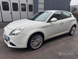 Bianco Usata 2013 Alfa Romeo Giulietta Tre volumi | 5900 € (Buon prezzo)
