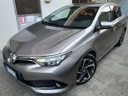 Grigio Usata 2015 Toyota Auris Active Tre volumi | 8000 € (Buon prezzo)