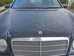 Nero Usata 1997 Mercedes E220 Elegance Tre volumi | 1200 €