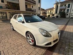 Bianco Usata 2012 Alfa Romeo Giulietta Tre volumi | 5000 € (Ottimo prezzo)