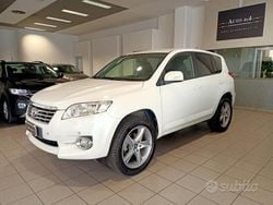 Bianco perlato Usata 2012 Toyota RAV4 SUV | 10.900 € (Buon prezzo)