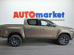 Bronzo Nuova 2025 Toyota HiLux Comfort Pick-up | 45.500 € (Molto cara)