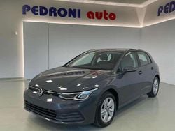 Grigio delfino Usata 2020 VW Golf VIII Life Tre volumi | 17.999 € (Buon prezzo)