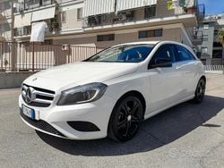 Bianco Usata 2014 Mercedes A180 Tre volumi | 10.990 € (Buon prezzo)