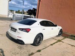 Bianco Usata 2022 Maserati Ghibli Tre volumi | 43.000 € (Super prezzo)