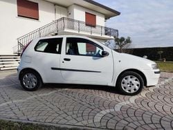 Bianco Usata 2002 Fiat Punto Tre volumi | 2000 € (Molto cara)