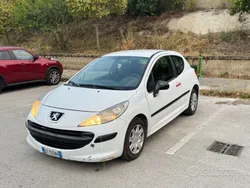 Usata 2009 Peugeot 207 Tre volumi | 900 € (Super prezzo)