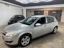 Grigio Usata 2009 Opel Astra Tre volumi | 2500 € (Ottimo prezzo)