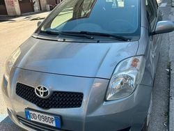 Grigio Usata 2006 Toyota Yaris Due volumi | 3799 € (Cara)