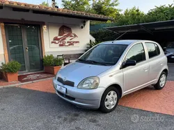 Argento Usata 2002 Toyota Yaris Sol Tre volumi | 1490 € (Buon prezzo)