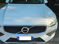 Usata 2020 Volvo V60 CC Business Edition Station wagon | 21.900 € (Cara)