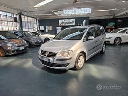Argento Usata 2010 VW Touran Highline Monovolume | 3990 € (Ottimo prezzo)