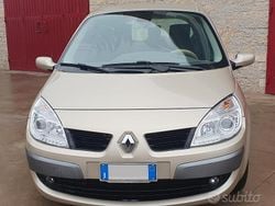 Marrone Usata 2006 Renault Scénic II Dynamique Monovolume | 2500 € (Molto cara)