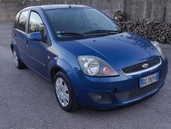 Blu Usata 2007 Ford Fiesta Tre volumi | 1300 € (Ottimo prezzo)