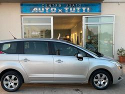 Grigio Usata 2011 Peugeot 5008 Family Monovolume | 4500 € (Buon prezzo)