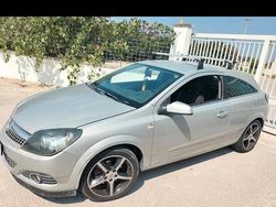 Grigio Usata 2010 Opel Astra Coupé | 2000 €