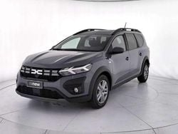 Lichen kaki Usata 2023 Dacia Jogger Expression Monovolume | 14.900 € (Ottimo prezzo)