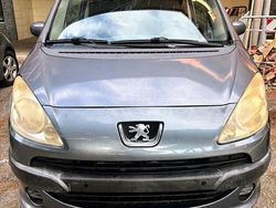 Grigio Usata 2005 Peugeot 1007 Monovolume | 2800 € (Buon prezzo)