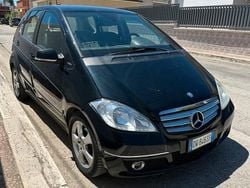Nero Usata 2010 Mercedes A180 Avantgarde Due volumi | 2700 € (Buon prezzo)