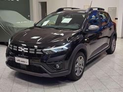 Nero nacre' Usata 2023 Dacia Sandero Comfort Tre volumi | 12.900 € (Buon prezzo)