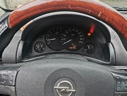 Grigio Usata 2004 Opel Corsa Tre volumi | 500 € (Super prezzo)