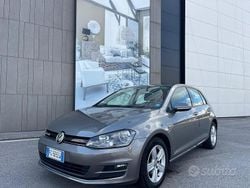 Grigio Usata 2017 VW Golf Executive Tre volumi | 7500 € (Buon prezzo)