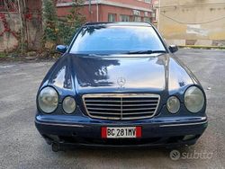 Nero Usata 1999 Mercedes E200 Tre volumi | 2499 € (Buon prezzo)