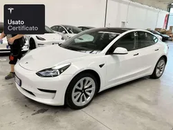 Pearl white multicoat Usata 2021 Tesla Model 3 Tre volumi | 26.200 € (Buon prezzo)