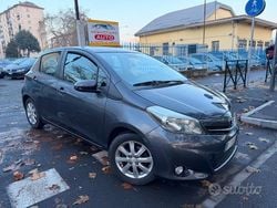 Grigio Usata 2012 Toyota Yaris Lounge Tre volumi | 5999 € (Buon prezzo)