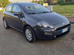 Grigio Usata 2016 Fiat Punto Lounge Tre volumi | 4900 € (Buon prezzo)