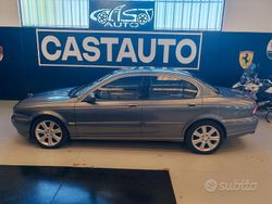 Grigio Usata 2003 Jaguar X-type Executive Tre volumi | 5600 € (Buon prezzo)
