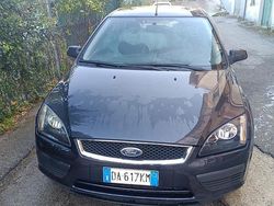 Grigio Usata 2006 Ford Focus Station wagon | 3750 € (Molto cara)