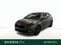 Grigio pastello Nuova 2025 Skoda Fabia Tre volumi | 19.300 € (Buon prezzo)