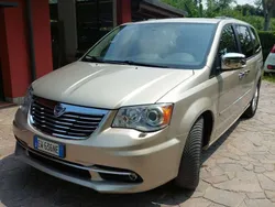 Oro Usata 2014 Lancia Voyager Silver Monovolume | 13.800 € (Buon prezzo)