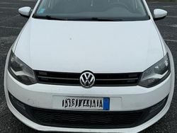 Bianco Usata 2014 VW Polo Comfortline Tre volumi | 5250 € (Buon prezzo)