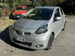Grigio Usata 2011 Toyota Aygo Due volumi | 4200 € (Buon prezzo)