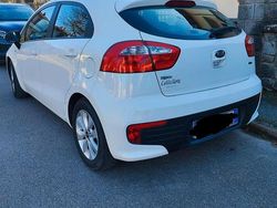 Bianco Usata 2017 Kia Rio Tre volumi | 6000 € (Buon prezzo)