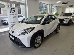 Bianco Usata 2023 Toyota Aygo Active Due volumi | 13.900 € (Buon prezzo)