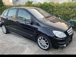 Nero Usata 2011 Mercedes B200 Premium Monovolume | 5800 € (Cara)