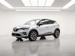 Grigio Usata 2023 Renault Captur Techno SUV | 16.890 € (Buon prezzo)