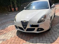 Bianco Usata 2013 Alfa Romeo Giulietta Tre volumi | 5500 € (Buon prezzo)