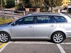 Grigio Usata 2005 Toyota Avensis Tre volumi | 2700 € (Buon prezzo)