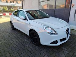 Bianco Usata 2013 Alfa Romeo Giulietta Distinctive Tre volumi | 7499 € (Buon prezzo)